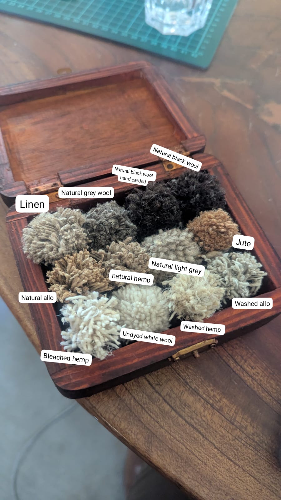 Natural yarns Pom Box